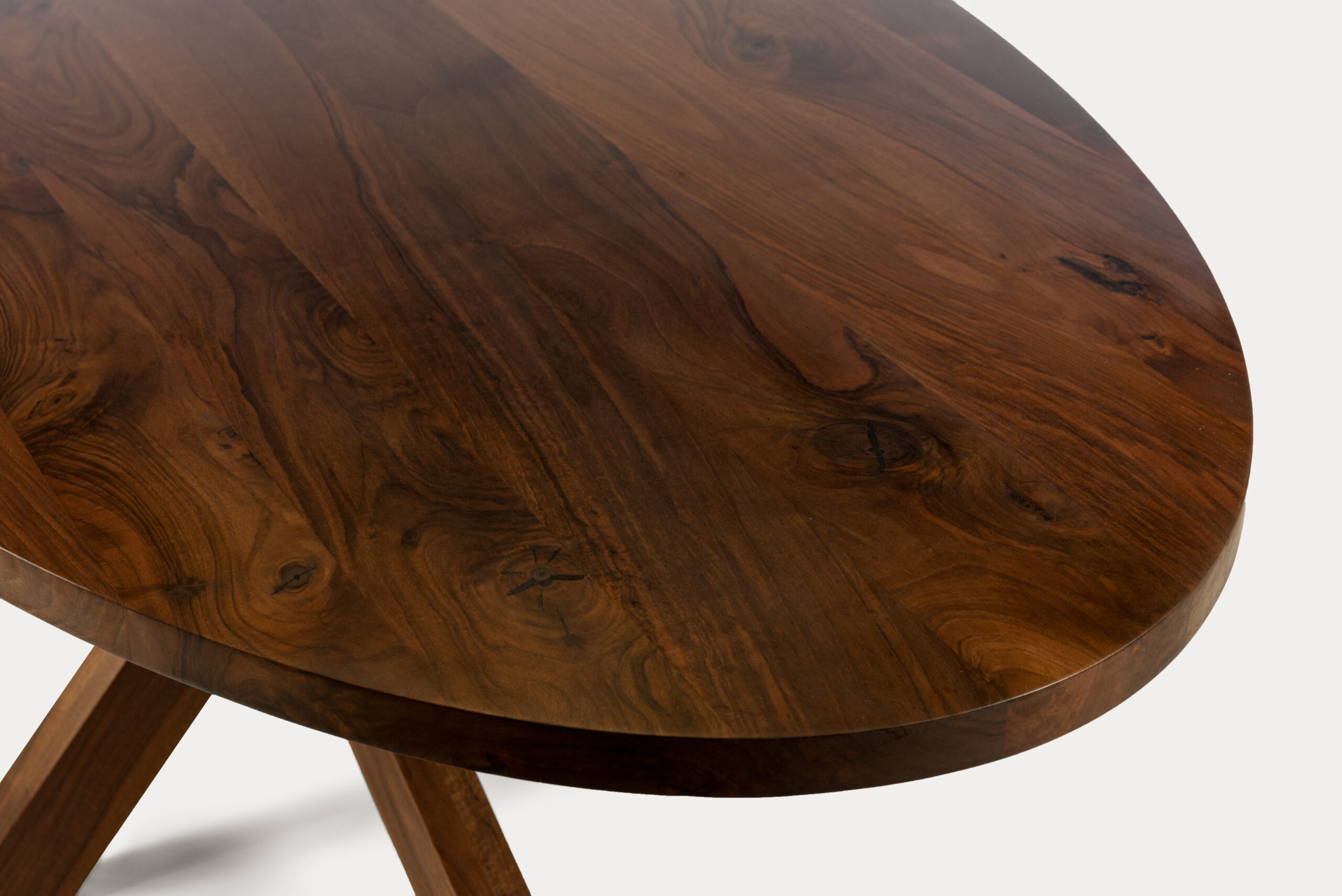 walnoten ovale tafel sage